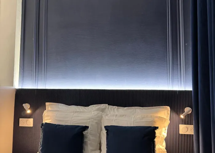 Le Bleu Royal - *